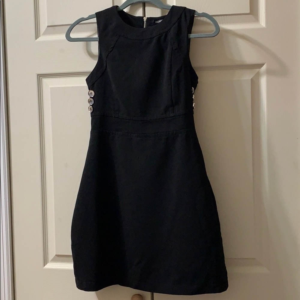 sleeveless black mini dress